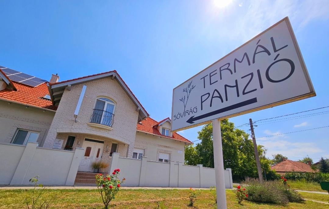 ホテル Sovirag Termal Panzio Hajdúnánás エクステリア 写真